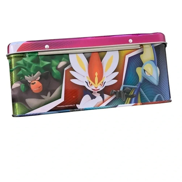 Pokemon TCG: Collector's Chest Fall 2020 - Picture 2 of 4